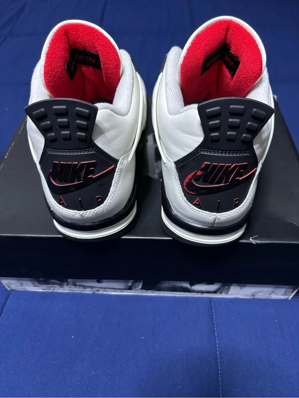 Jordan 4 Retro Flight Club 2026 Size 9.5